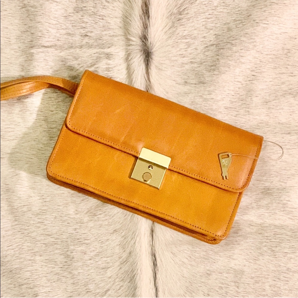 **  VINTAGE ** 1970s NWOT Leather Clutch